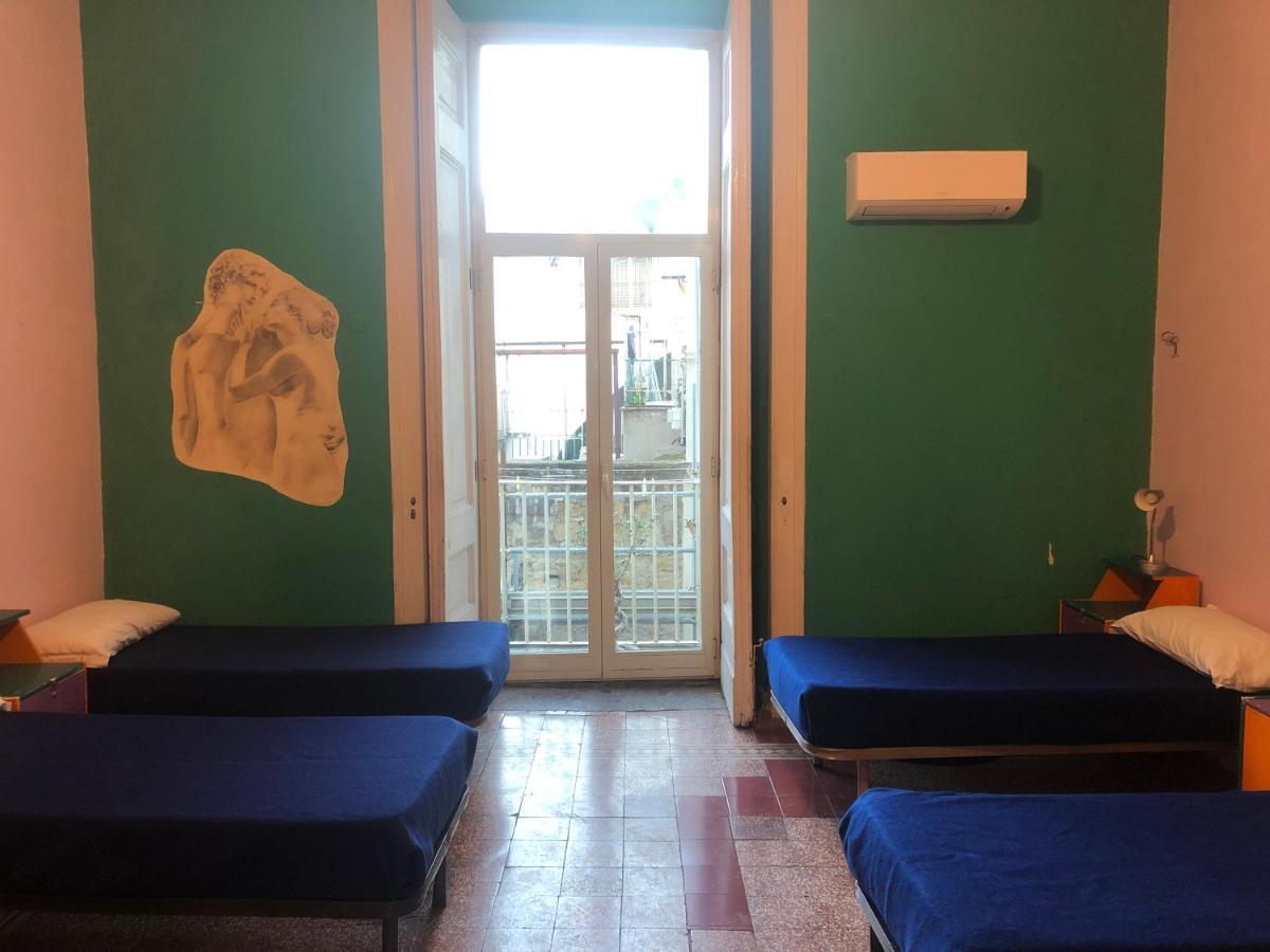 6 Small Rooms Naples Exterior photo